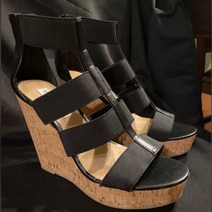 Steve Madden Selinah Wedge Sandal / Size 9 Excellent Near New Condition!